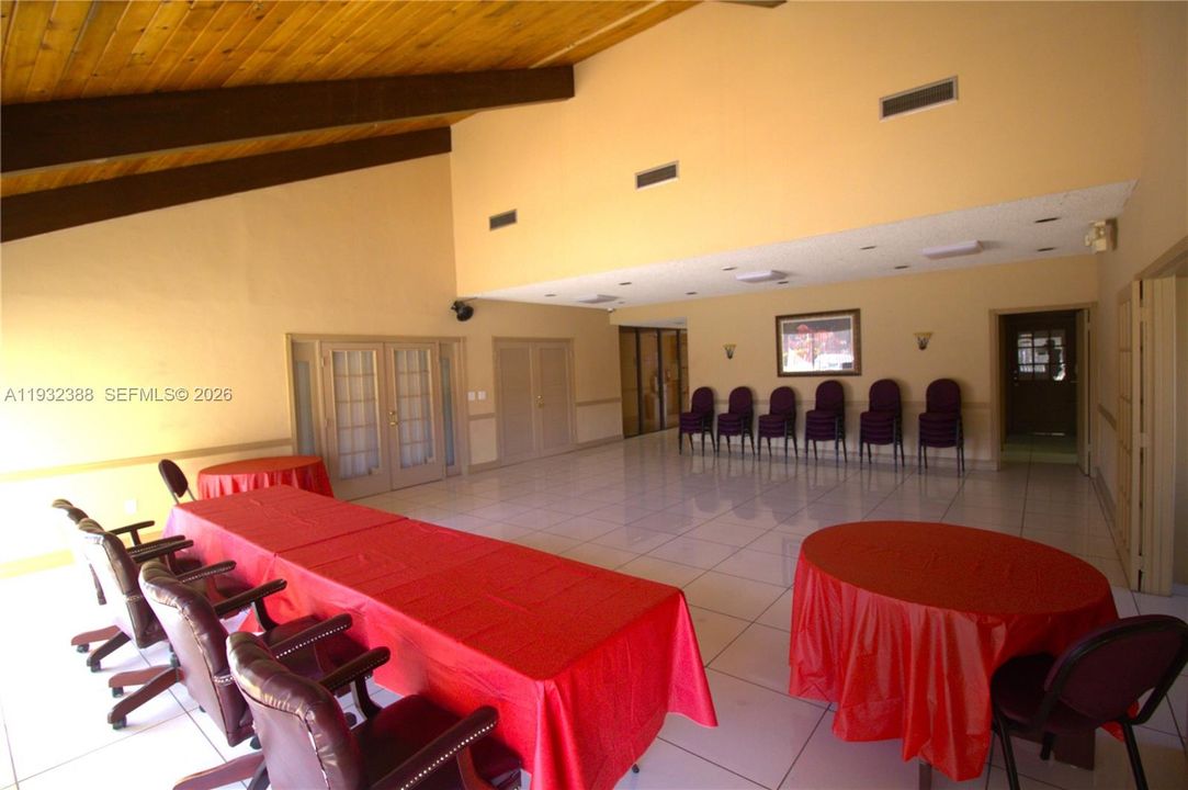 出租: $1,950 (1 贝兹, 1 浴室, 544 平方英尺)