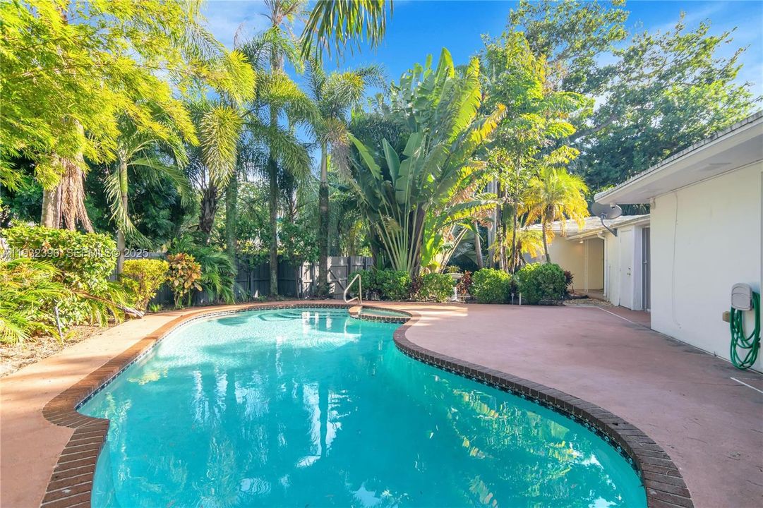 待售: $950,000 (4 贝兹, 4 浴室, 2191 平方英尺)