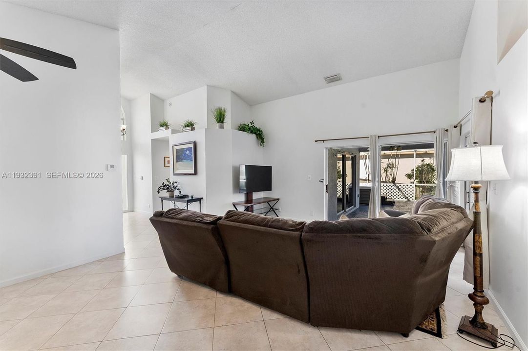 На продажу: $625,000 (3 спален, 2 ванн, 1659 Квадратных фут)