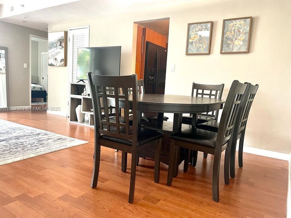 For Rent: $2,400 (1 beds, 1 baths, 816 Square Feet)