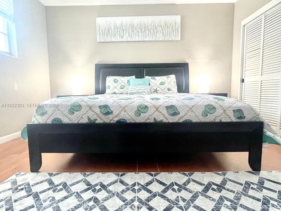 For Rent: $2,400 (1 beds, 1 baths, 816 Square Feet)