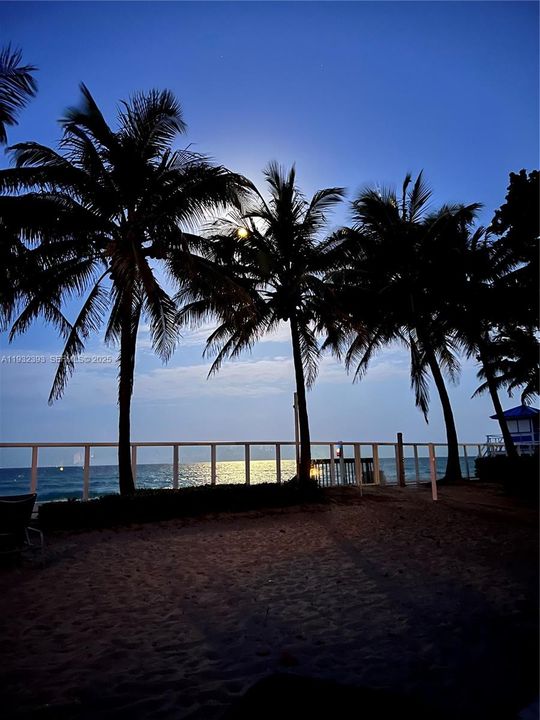 For Rent: $2,400 (1 beds, 1 baths, 816 Square Feet)