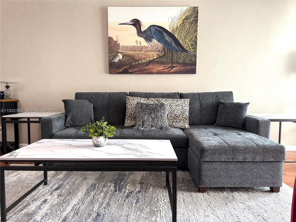 For Rent: $2,400 (1 beds, 1 baths, 816 Square Feet)