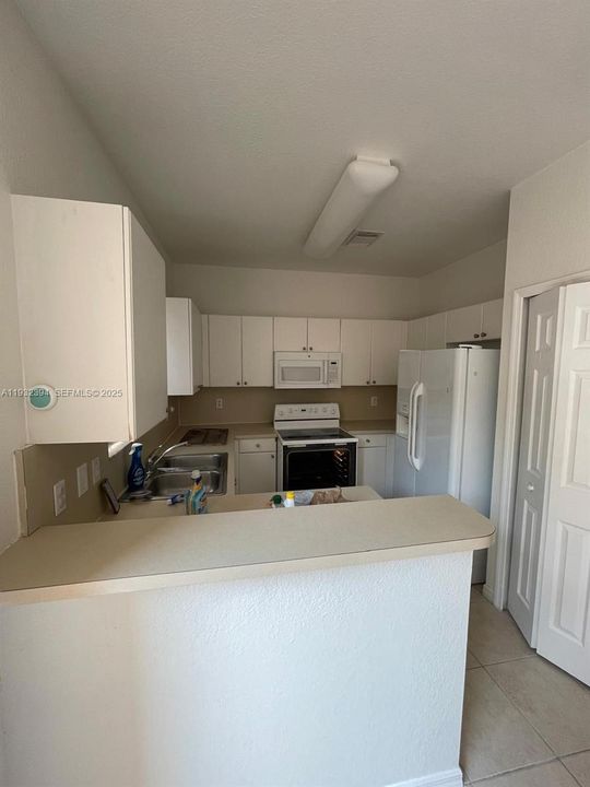 For Rent: $2,900 (3 beds, 2 baths, 1452 Square Feet)