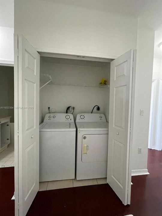 For Rent: $2,900 (3 beds, 2 baths, 1452 Square Feet)