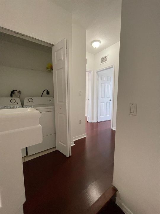 For Rent: $2,900 (3 beds, 2 baths, 1452 Square Feet)