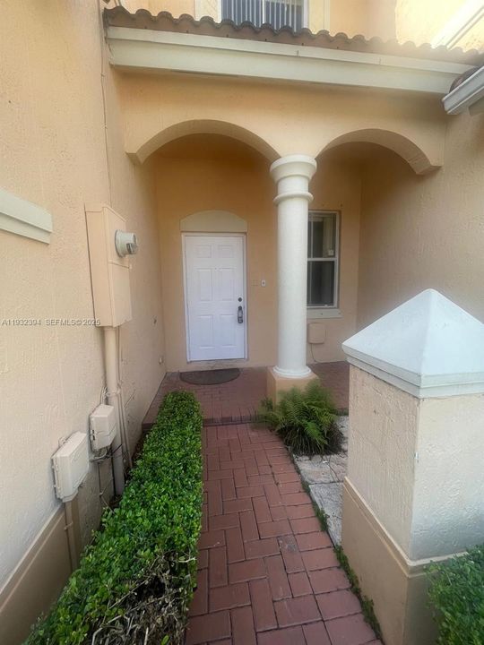 For Rent: $2,900 (3 beds, 2 baths, 1452 Square Feet)
