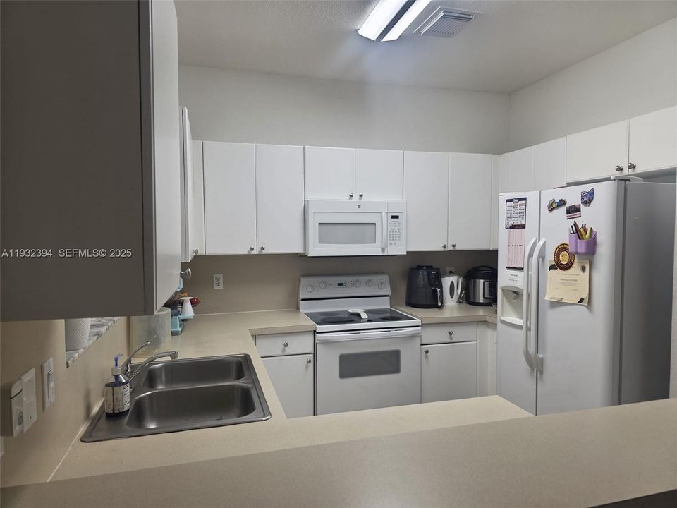 For Rent: $2,900 (3 beds, 2 baths, 1452 Square Feet)