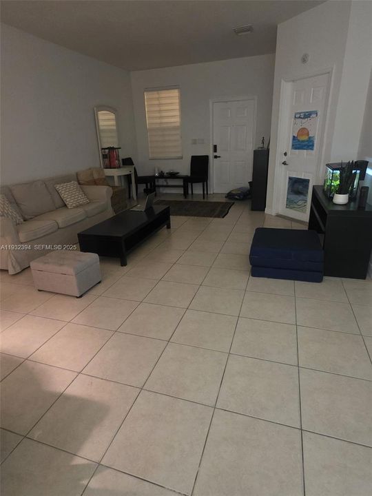 For Rent: $2,900 (3 beds, 2 baths, 1452 Square Feet)