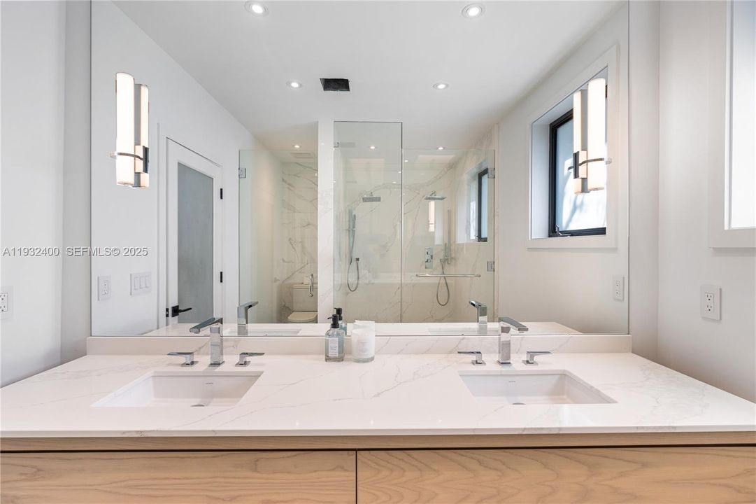 En Renta: $15,000 (3 camas, 3 baños, 2289 Pies cuadrados)