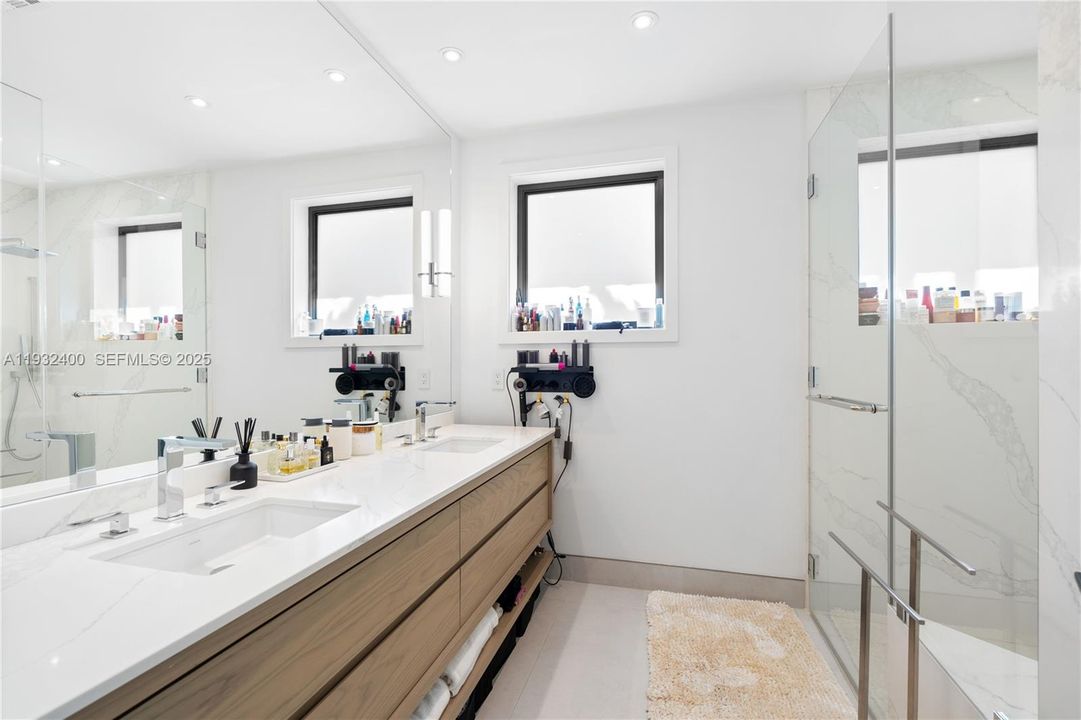 В аренду: $15,000 (3 спален, 3 ванн, 2289 Квадратных фут)