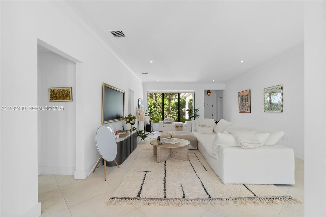 В аренду: $15,000 (3 спален, 3 ванн, 2289 Квадратных фут)