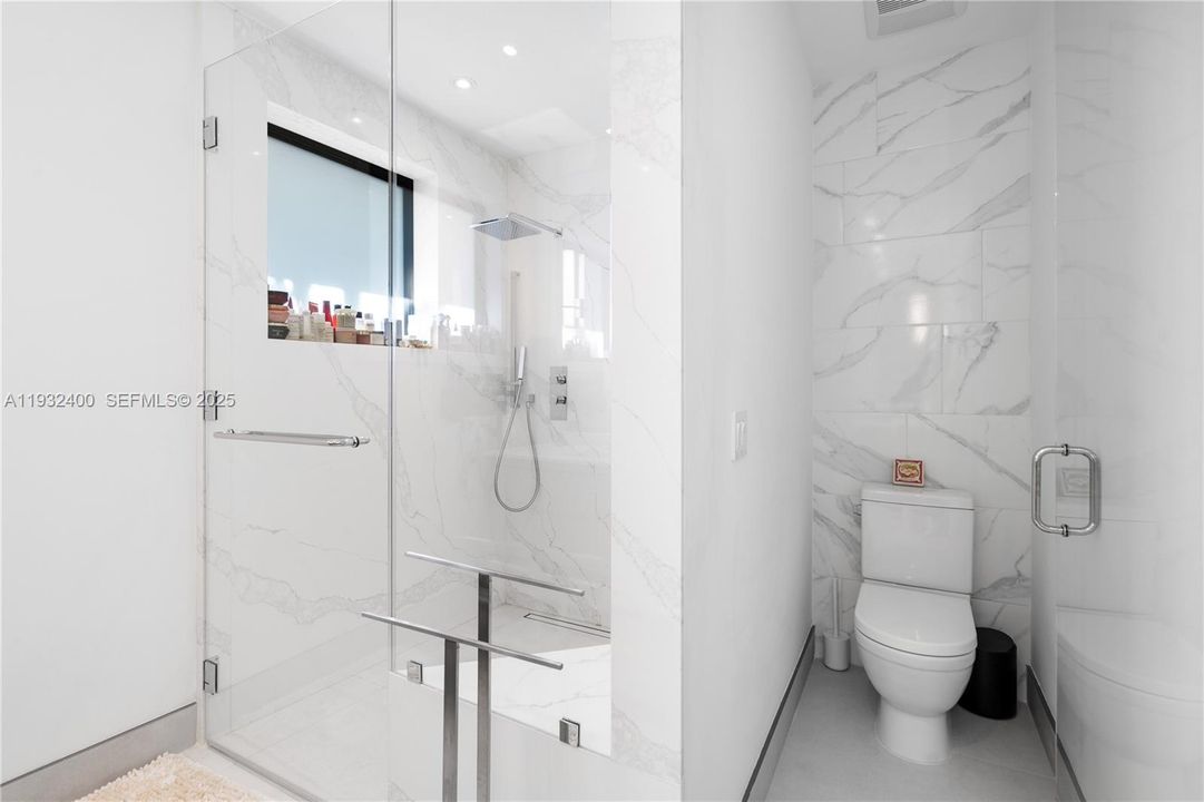 В аренду: $15,000 (3 спален, 3 ванн, 2289 Квадратных фут)