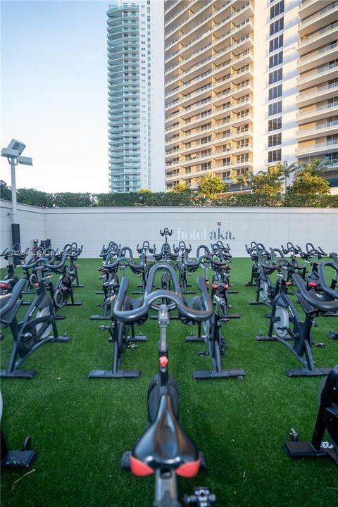 出租: $4,700 (1 贝兹, 1 浴室, 829 平方英尺)