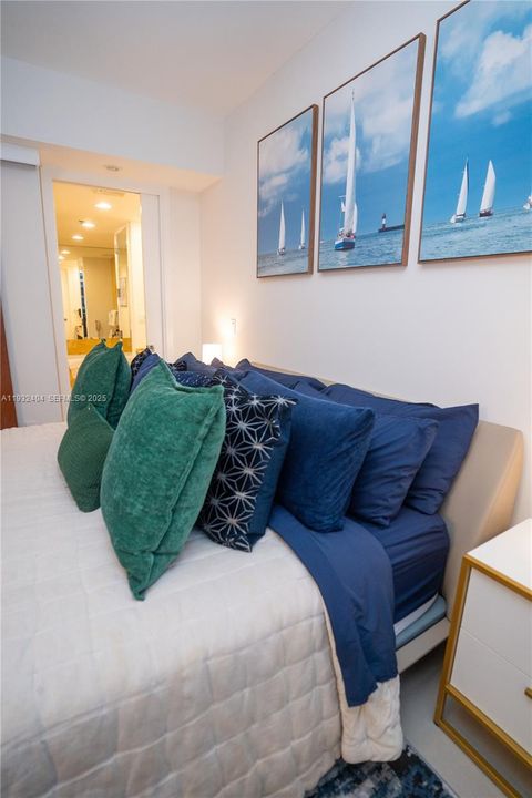 出租: $4,700 (1 贝兹, 1 浴室, 829 平方英尺)