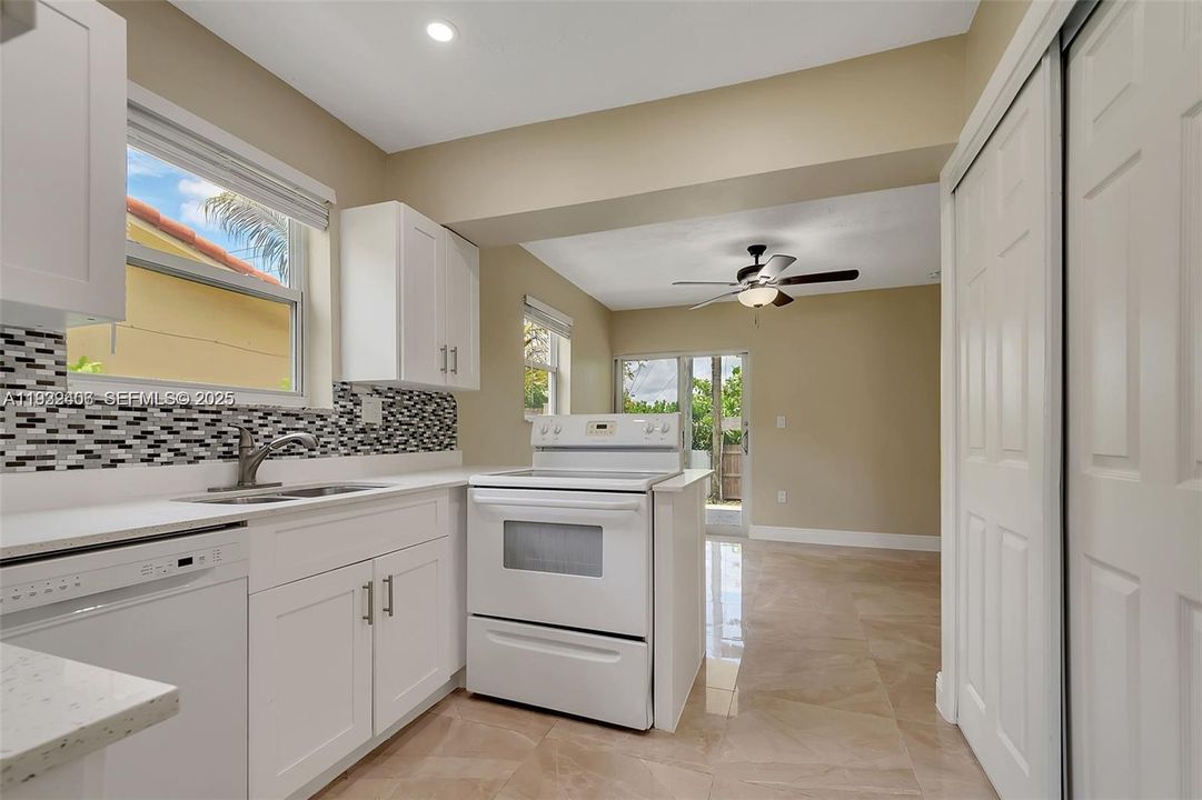 出租: $2,550 (2 贝兹, 2 浴室, 1056 平方英尺)