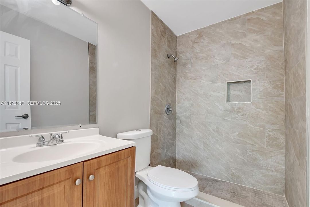 出租: $2,550 (2 贝兹, 2 浴室, 1056 平方英尺)