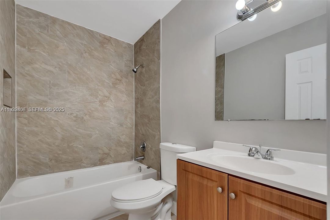 出租: $2,550 (2 贝兹, 2 浴室, 1056 平方英尺)