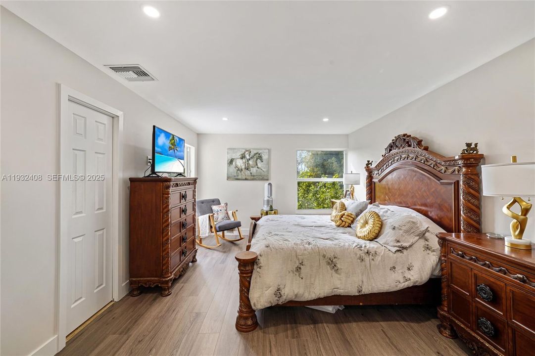 En Renta: $3,650 (3 camas, 2 baños, 1565 Pies cuadrados)