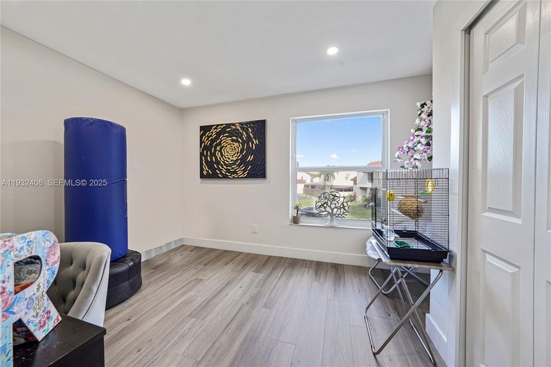 En Renta: $3,650 (3 camas, 2 baños, 1565 Pies cuadrados)