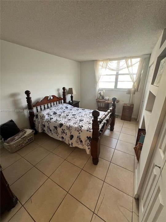For Sale: $135,000 (1 beds, 1 baths, 900 Square Feet)