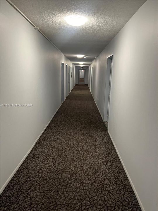 For Sale: $135,000 (1 beds, 1 baths, 900 Square Feet)