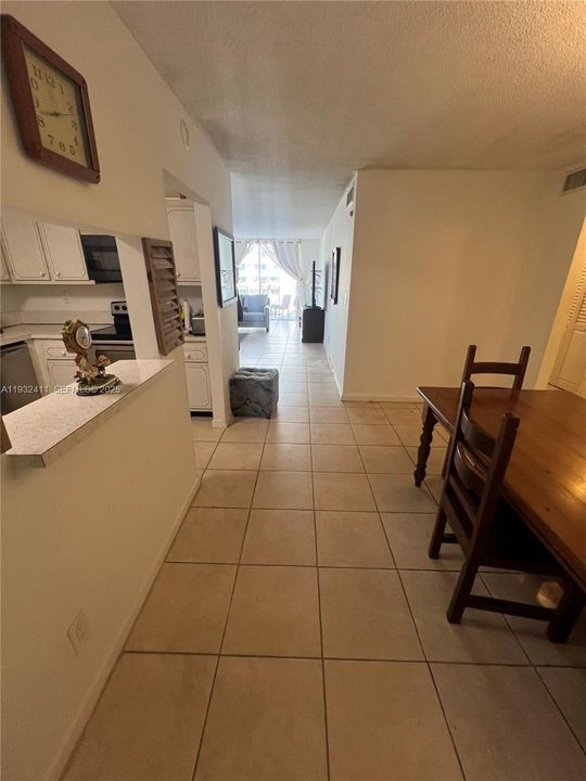 For Sale: $135,000 (1 beds, 1 baths, 900 Square Feet)