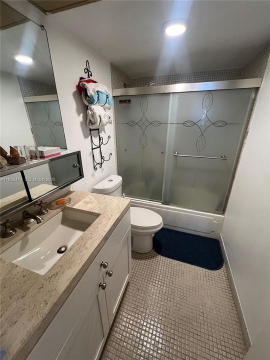 For Sale: $135,000 (1 beds, 1 baths, 900 Square Feet)