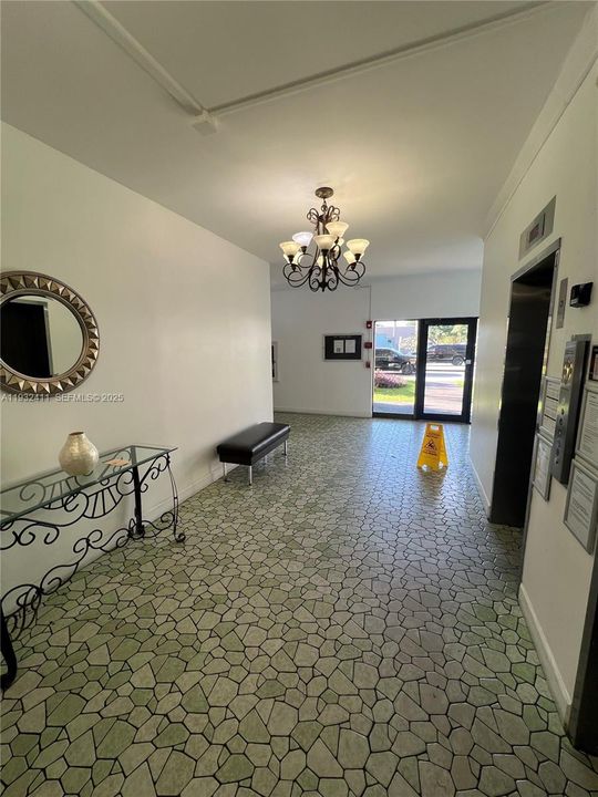 For Sale: $135,000 (1 beds, 1 baths, 900 Square Feet)