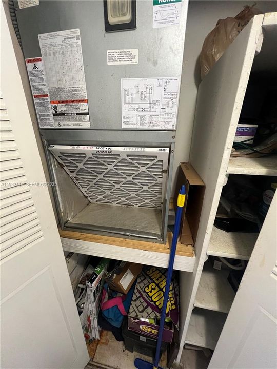 For Sale: $135,000 (1 beds, 1 baths, 900 Square Feet)