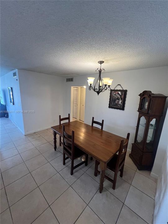For Sale: $135,000 (1 beds, 1 baths, 900 Square Feet)
