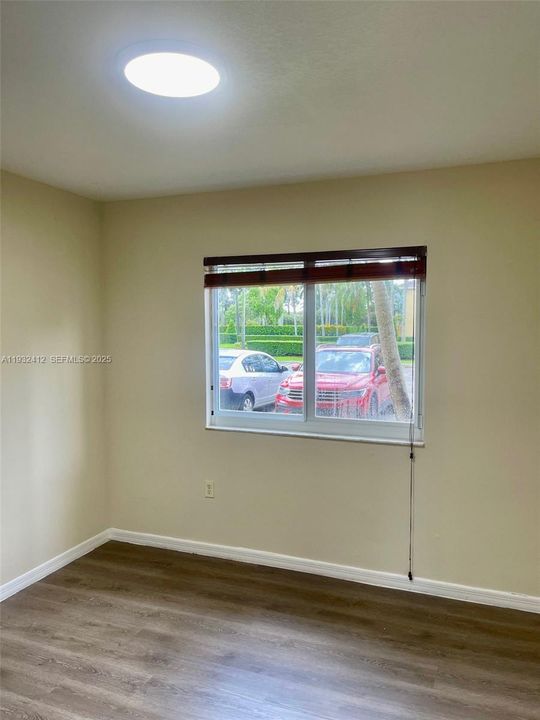 出租: $1,900 (2 贝兹, 2 浴室, 920 平方英尺)