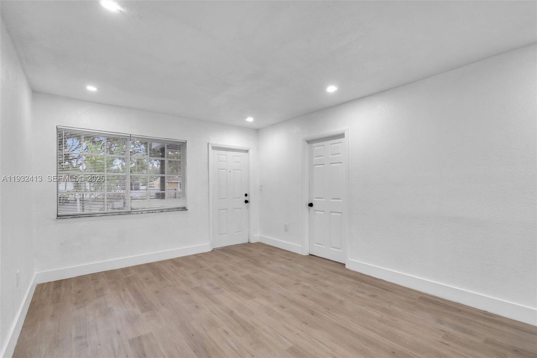 待售: $559,999 (4 贝兹, 2 浴室, 1653 平方英尺)