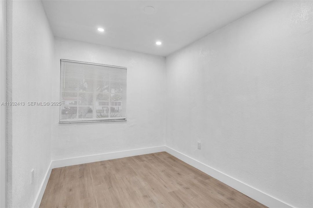 待售: $559,999 (4 贝兹, 2 浴室, 1653 平方英尺)