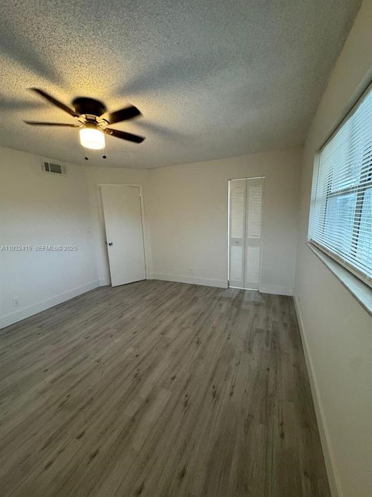 For Rent: $2,000 (2 beds, 2 baths, 949 Square Feet)
