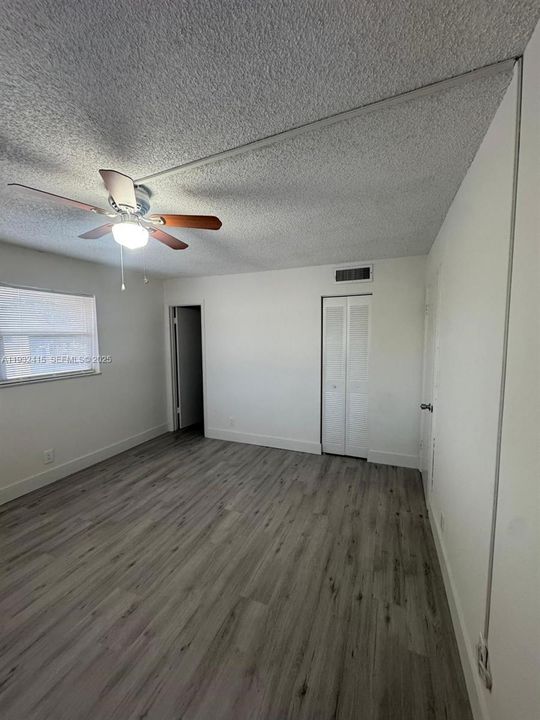 For Rent: $2,000 (2 beds, 2 baths, 949 Square Feet)