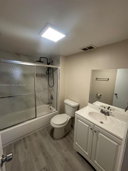 For Rent: $2,000 (2 beds, 2 baths, 949 Square Feet)