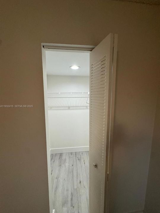 For Rent: $2,000 (2 beds, 2 baths, 949 Square Feet)