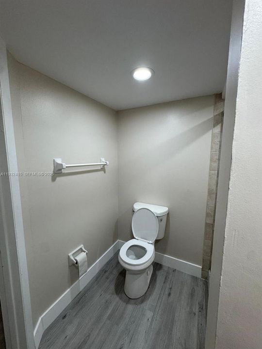 For Rent: $2,000 (2 beds, 2 baths, 949 Square Feet)