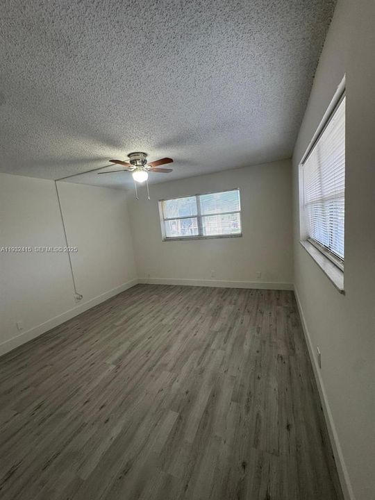 For Rent: $2,000 (2 beds, 2 baths, 949 Square Feet)