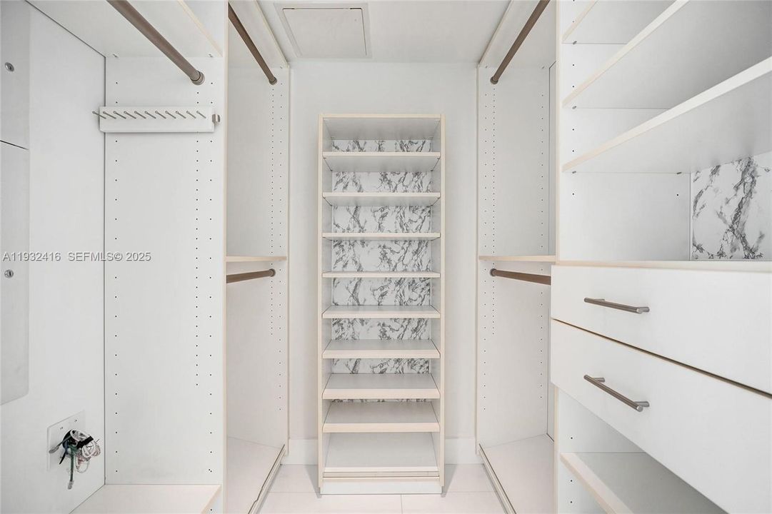 出租: $9,500 (3 贝兹, 2 浴室, 1870 平方英尺)