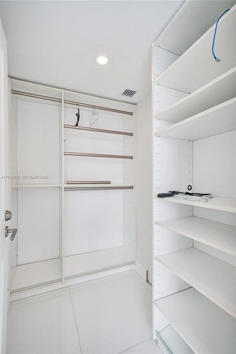 出租: $9,500 (3 贝兹, 2 浴室, 1870 平方英尺)