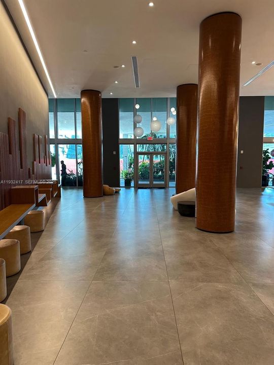 For Sale: $515,000 (2 beds, 2 baths, 920 Square Feet)