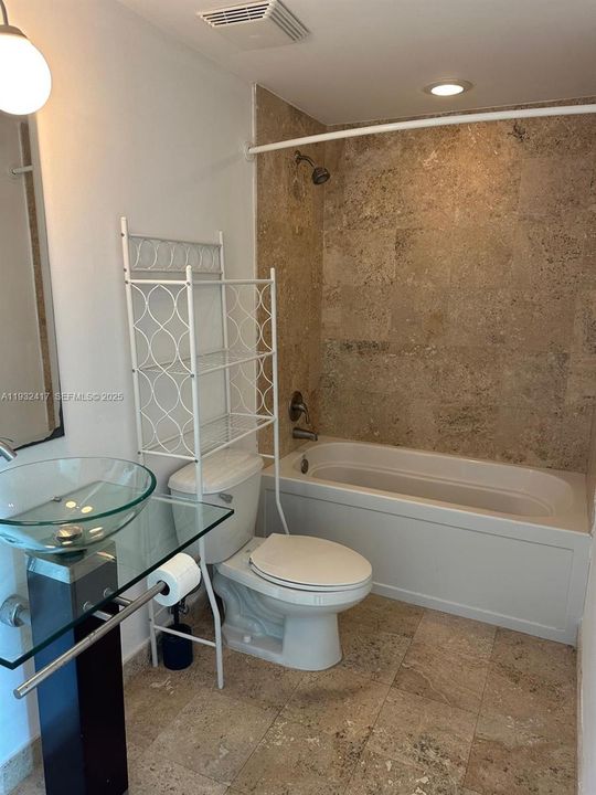 For Sale: $515,000 (2 beds, 2 baths, 920 Square Feet)