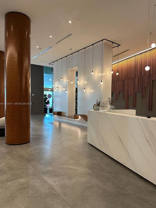 For Sale: $515,000 (2 beds, 2 baths, 920 Square Feet)