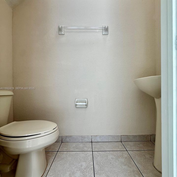 出租: $3,200 (3 贝兹, 2 浴室, 1770 平方英尺)