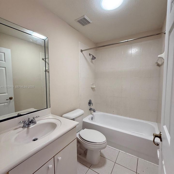 出租: $3,200 (3 贝兹, 2 浴室, 1770 平方英尺)