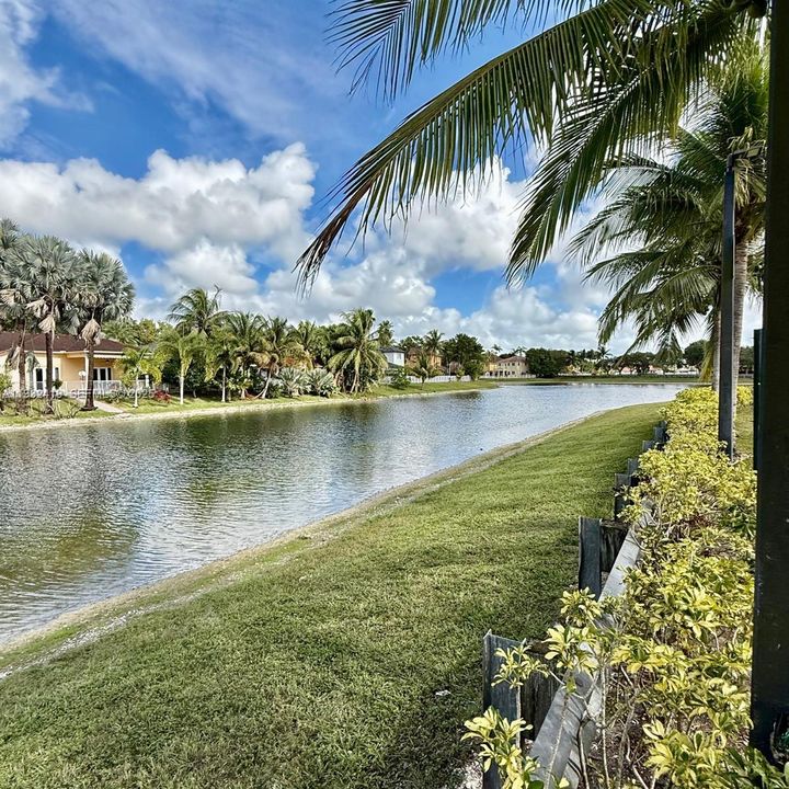 出租: $3,200 (3 贝兹, 2 浴室, 1770 平方英尺)