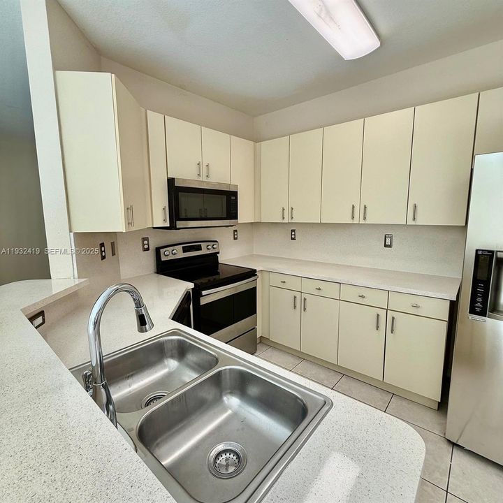 出租: $3,200 (3 贝兹, 2 浴室, 1770 平方英尺)