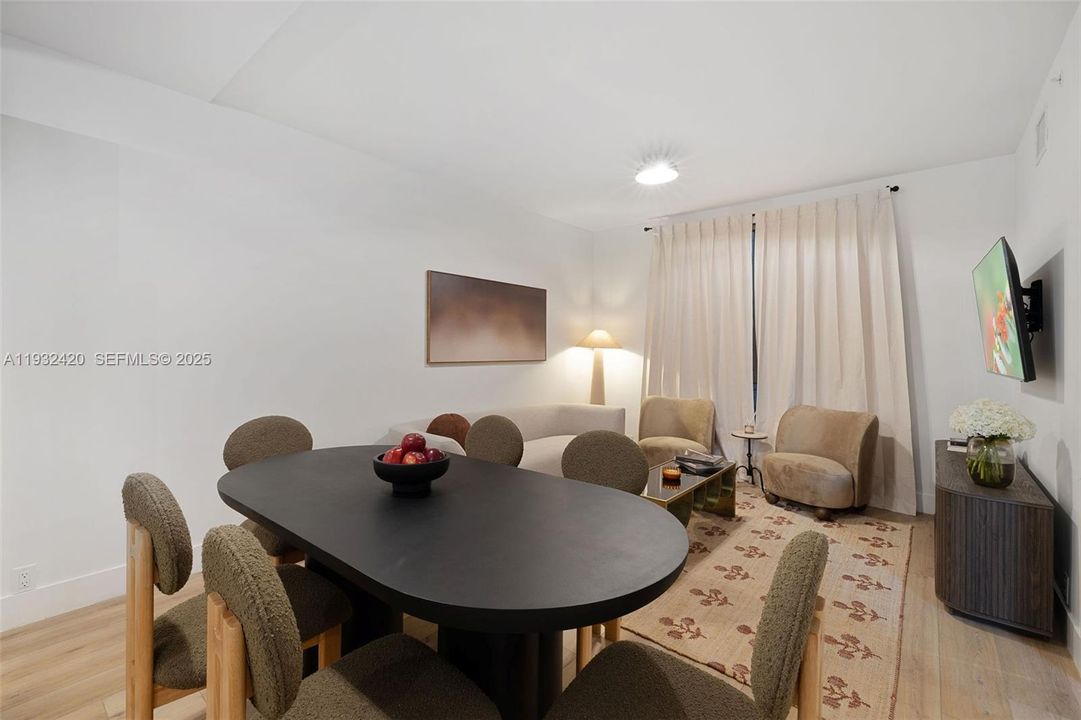 出租: $4,200 (2 贝兹, 2 浴室, 900 平方英尺)